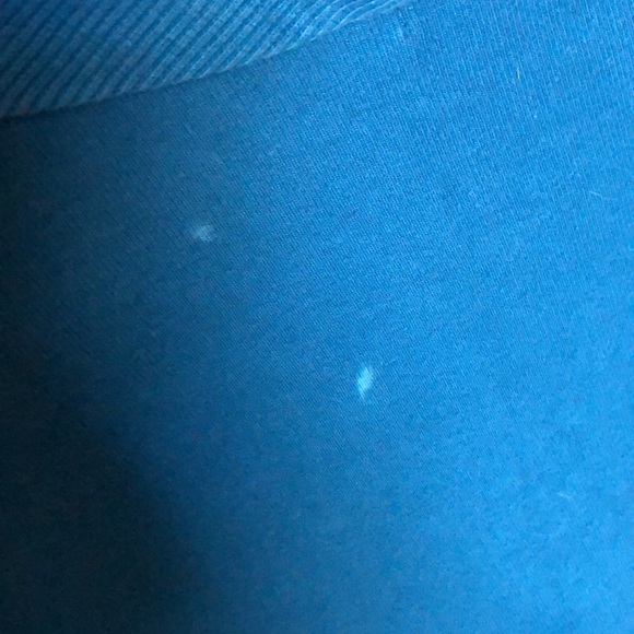 🪷 5/$10 🪷 Banana Republic sweater. Two white spots in the back - Picture 3 of 6